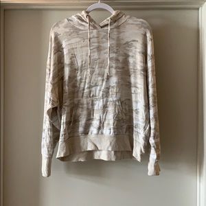 GAP light cream camo hooded sweatshirt size M